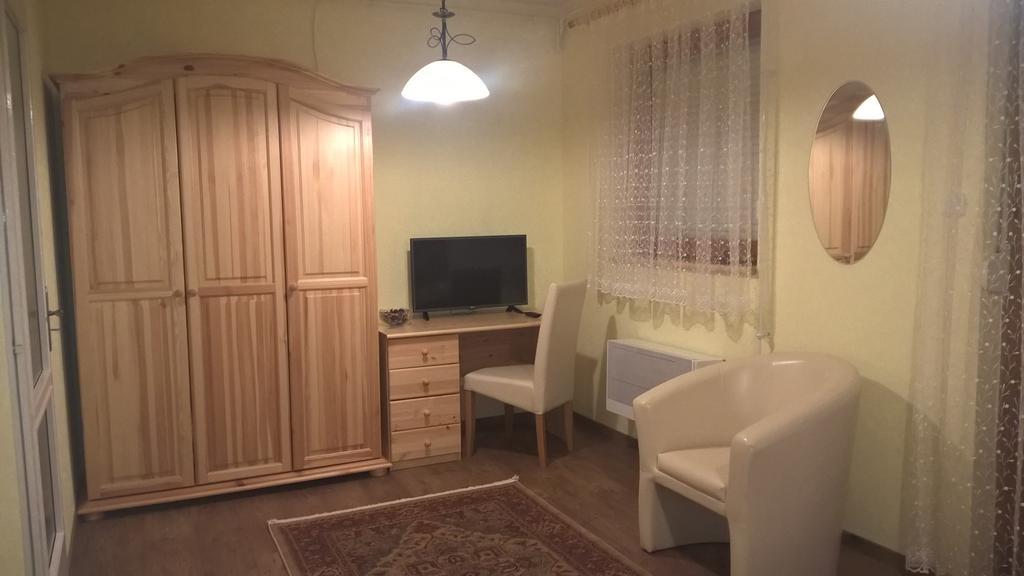 Pongrácz Apartman Zirc Esterno foto