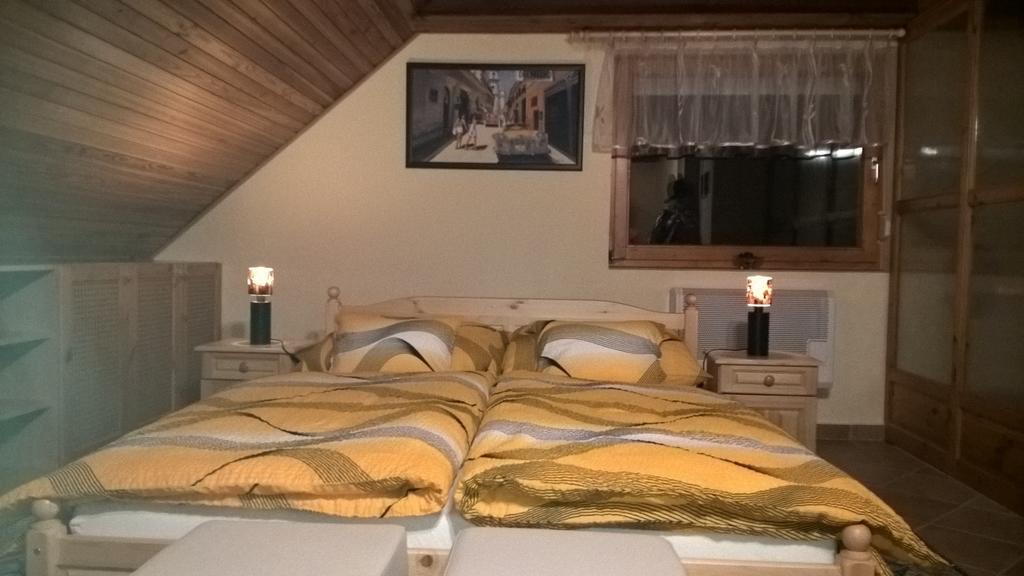 Pongrácz Apartman Zirc Esterno foto