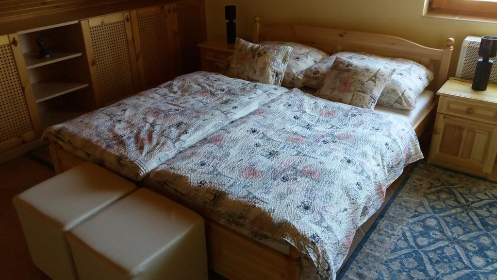 Pongrácz Apartman Zirc Esterno foto